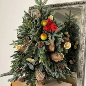 Brad natural realizat cu elemente naturale