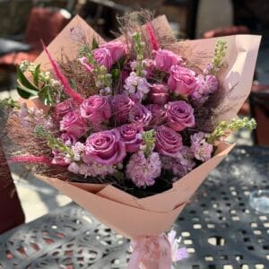 Alternative view of Buchet realizat la alegerea floristului